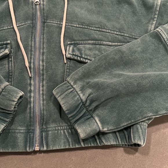 Urban Outfitters Yogi Cropped Hoodie NWT Small Teal - Picture 4 of 6